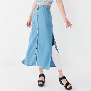 Linen Rayon slit button skirt